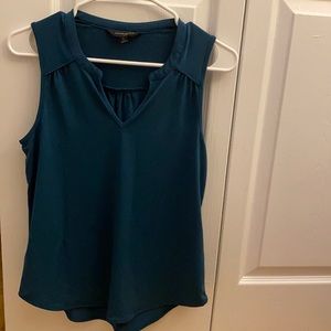 Banana republic sleeveless top, size Small